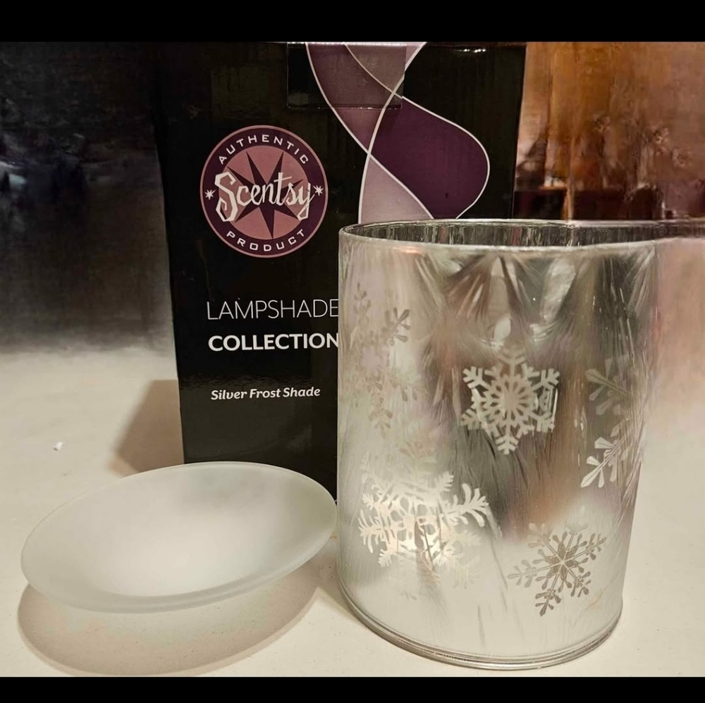 Scentsy Warmer includes Silver Frost Shade & Glass Warmer Dish as shown